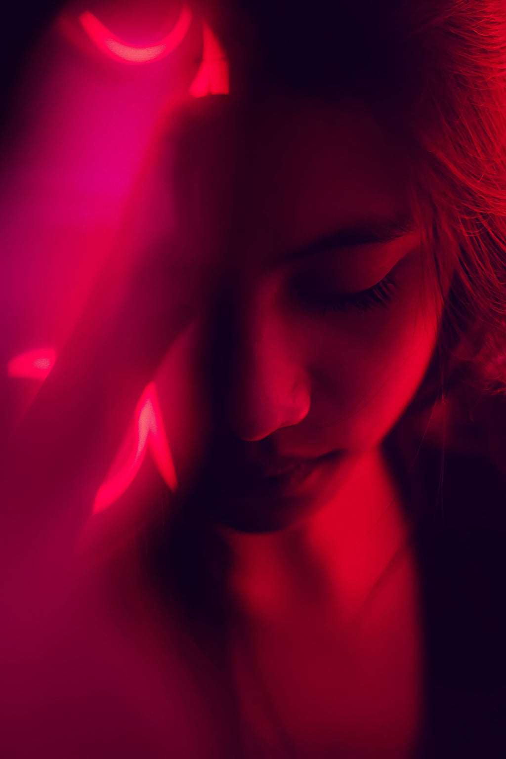 Red light therapy session — 650nm wavelength for scalp care